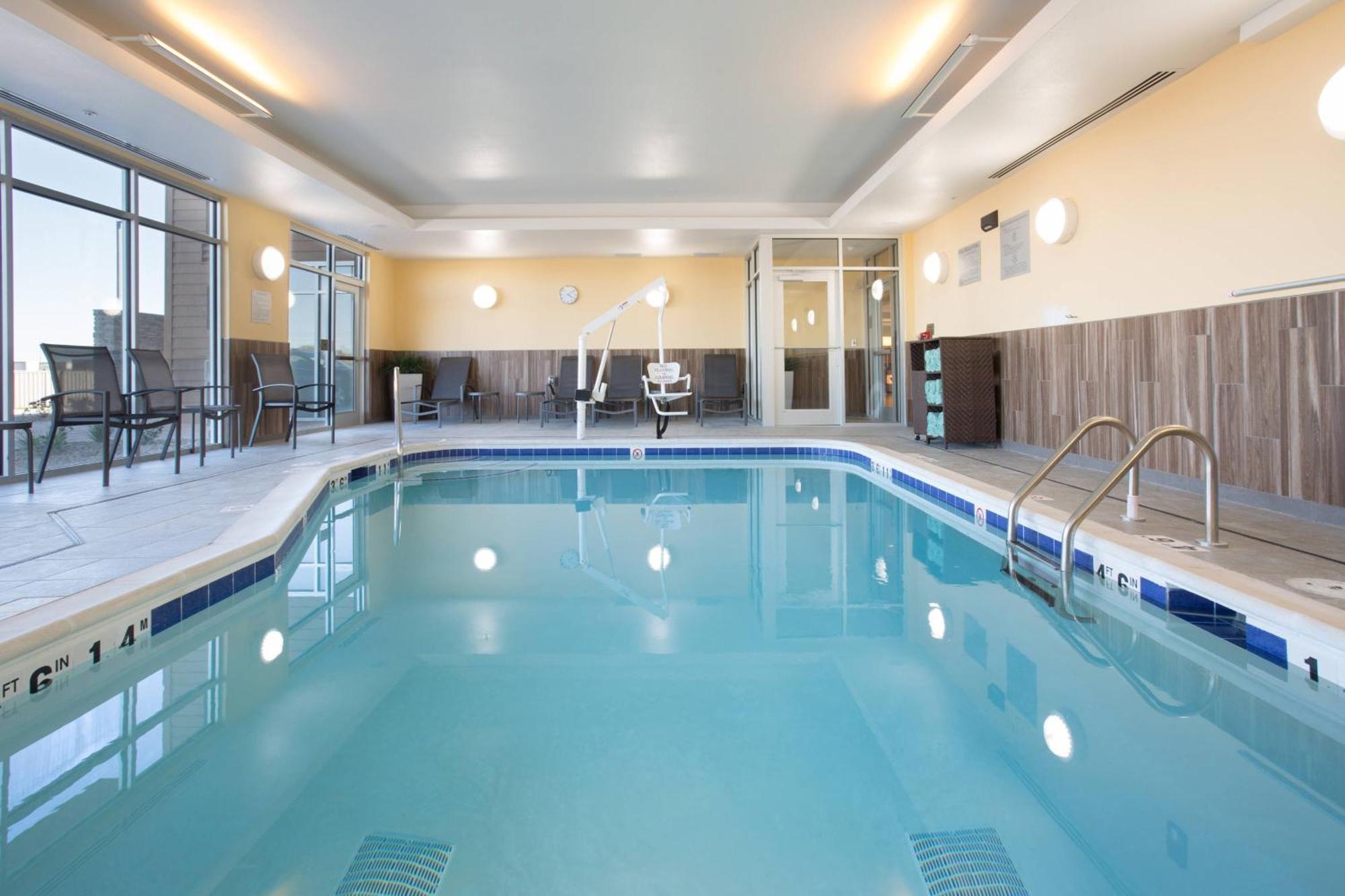 Fairfield Inn & Suites By Marriott Берлингтон Экстерьер фото