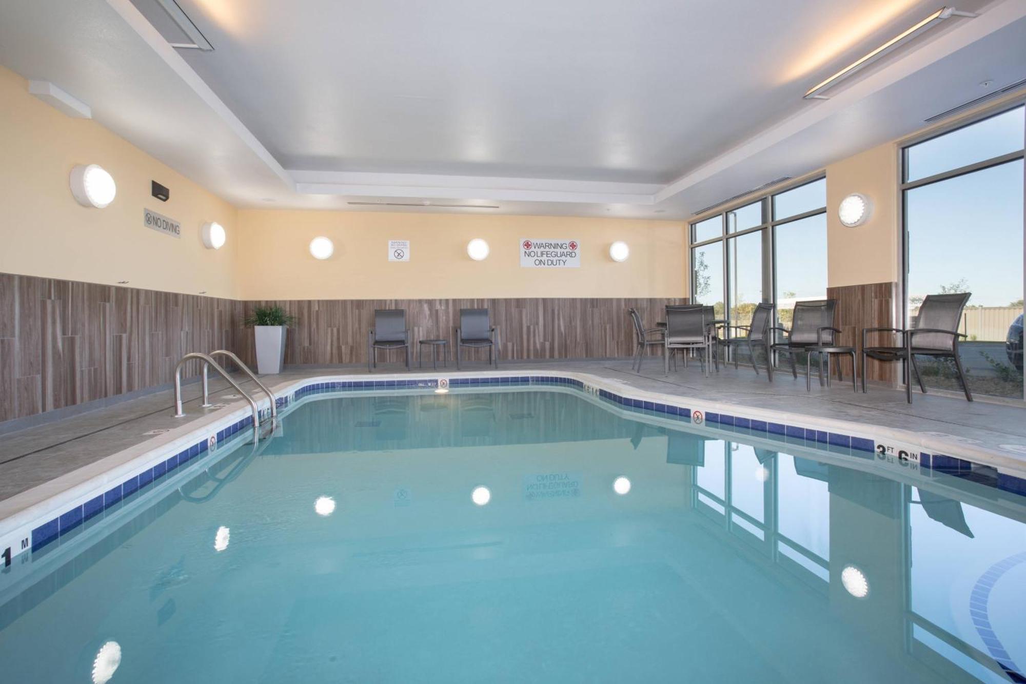 Fairfield Inn & Suites By Marriott Берлингтон Экстерьер фото