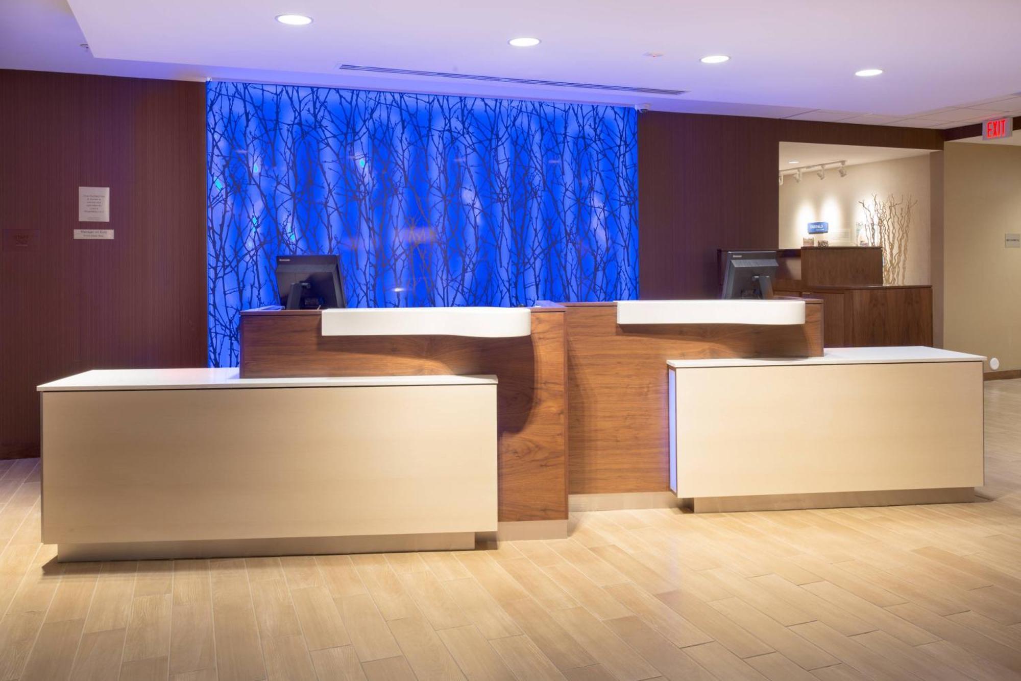 Fairfield Inn & Suites By Marriott Берлингтон Экстерьер фото